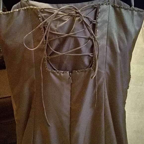 Dress - Picture 3 of 4